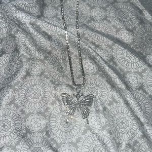 butterfly n3cklace >.<🦋